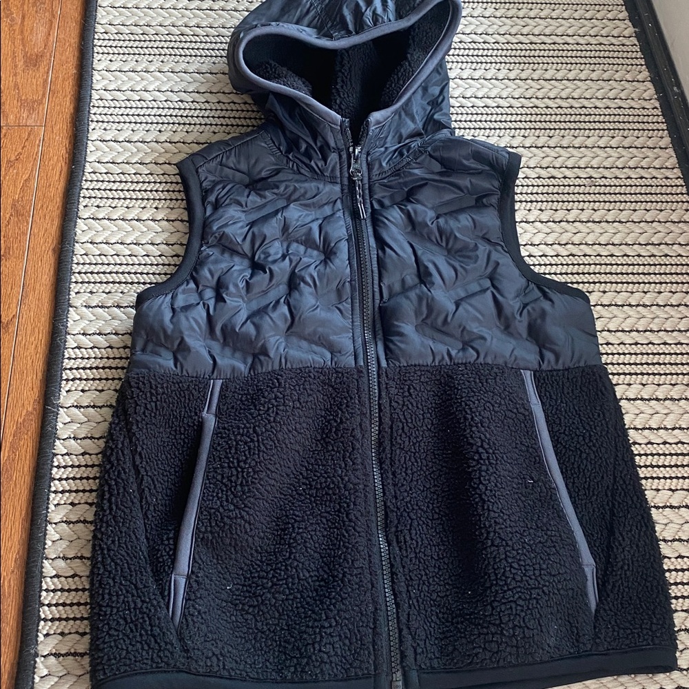 Old Navy Boy’s Sherpa Lined Quilted Zip Vest with Hoody Black Pockets Sz 8 EUC